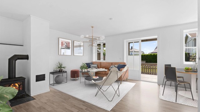 Velkommen til Luntevikveien 25J - En lys og hyggelig 2-roms leilighet sentralt i Lillesand. Stor flott stue med gode møbleringsmuligheter (digitalt stylet)