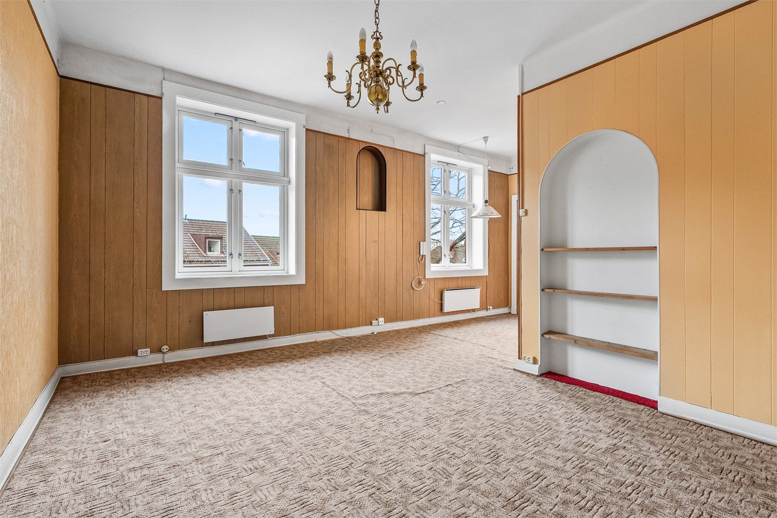 Leiligheten har en åpen løsning som gir en god romfølelse og fleksible møbleringsmuligheter.