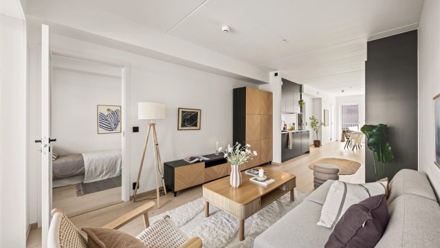 Lys og moderne 4-roms leilighet fra 2024 med en gjennomgående og praktisk planløsning.