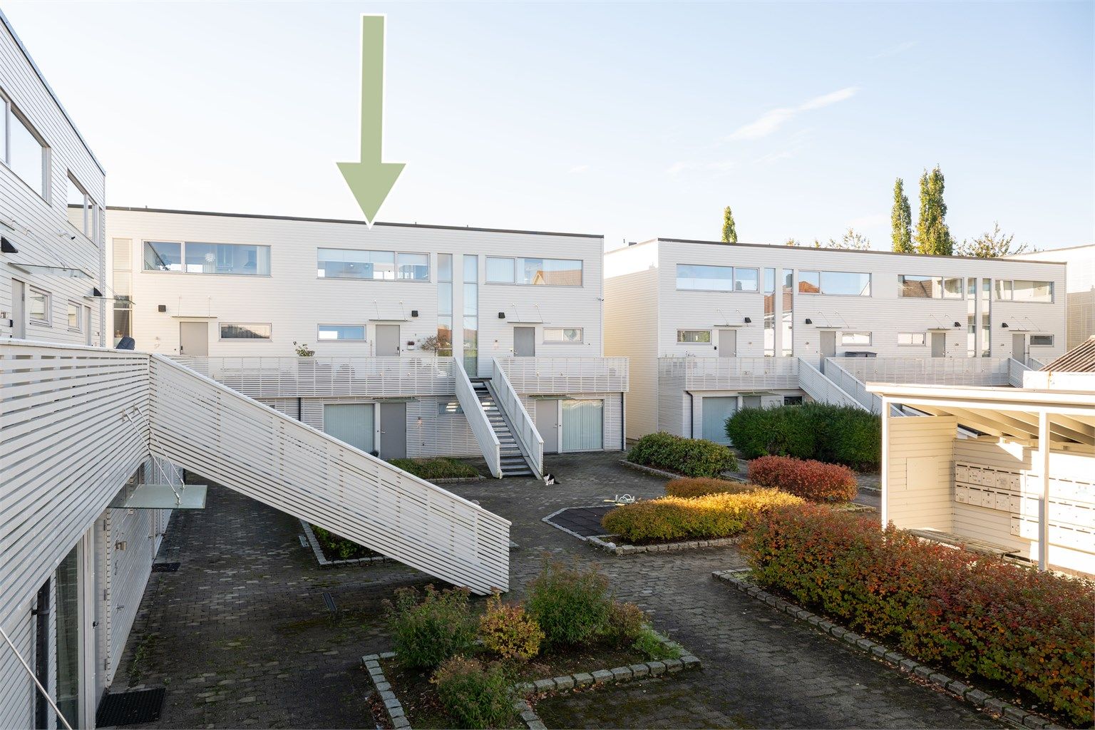 Leiligheten strekker seg over to plan, 2. etasje og 3. etasje.