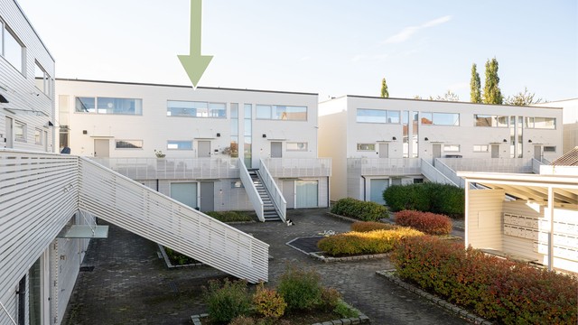 Leiligheten strekker seg over to plan, 2. etasje og 3. etasje.