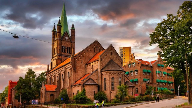 Flotte Grønland kirke er Oslos største kirke og er kjent for sin gode akustikk, og brukes dermed mye til konserter.