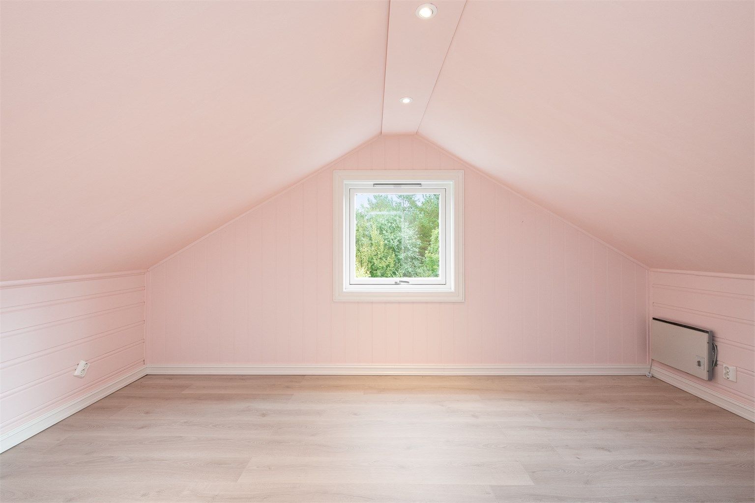 Soverom 2 på loft 
(ikke byggemeldt og godkjent)