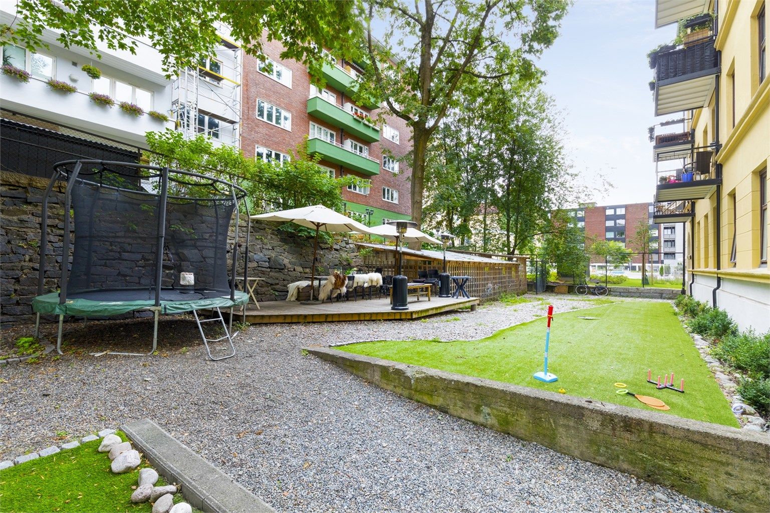 Meget trivelig bakgård.