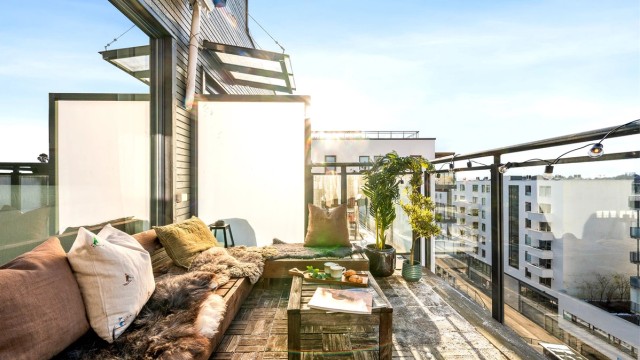 Her kan du nyte gode solforhold på en skjermet uteplass.