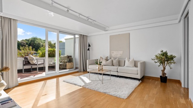 Lene Hviding v/Krogsveen har gleden av å presentere Tennisveien 23.