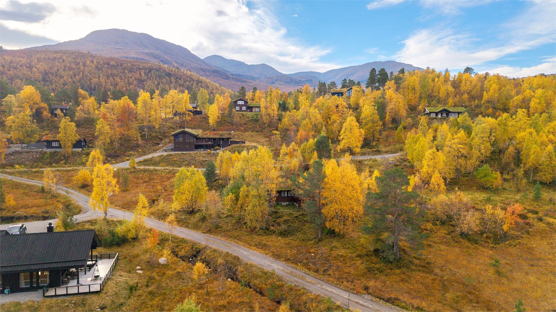 Etablert hytteområde i Fausadalen, ca. 9 km fra Sunnmørsalpane Skiarena på Fjellsætra.