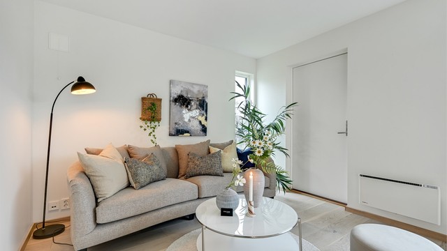 Også her er det gjennomgående parkett og lyse veggflater.