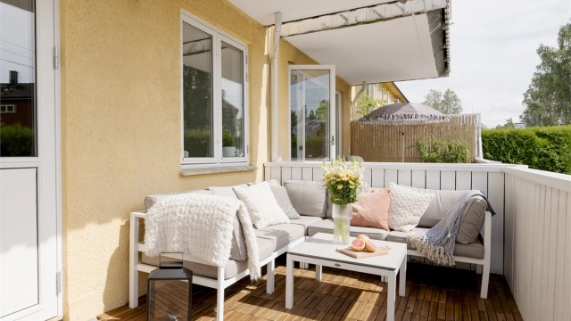 Velkommen til Arnebråtveien 51 og denne lekre leiligheten med stor veranda!