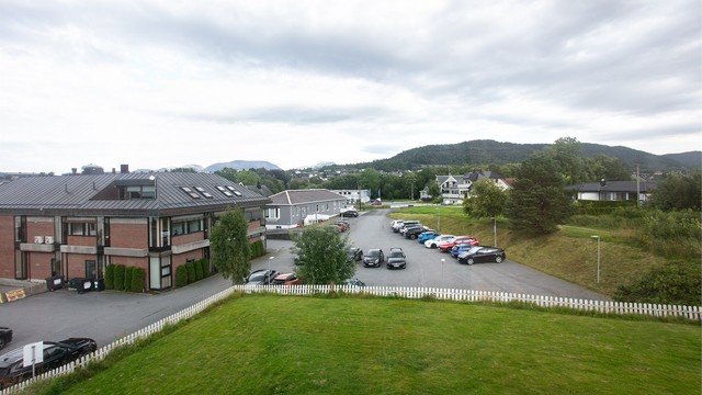 Fra eiendommen er det utsikt over nærområdet.