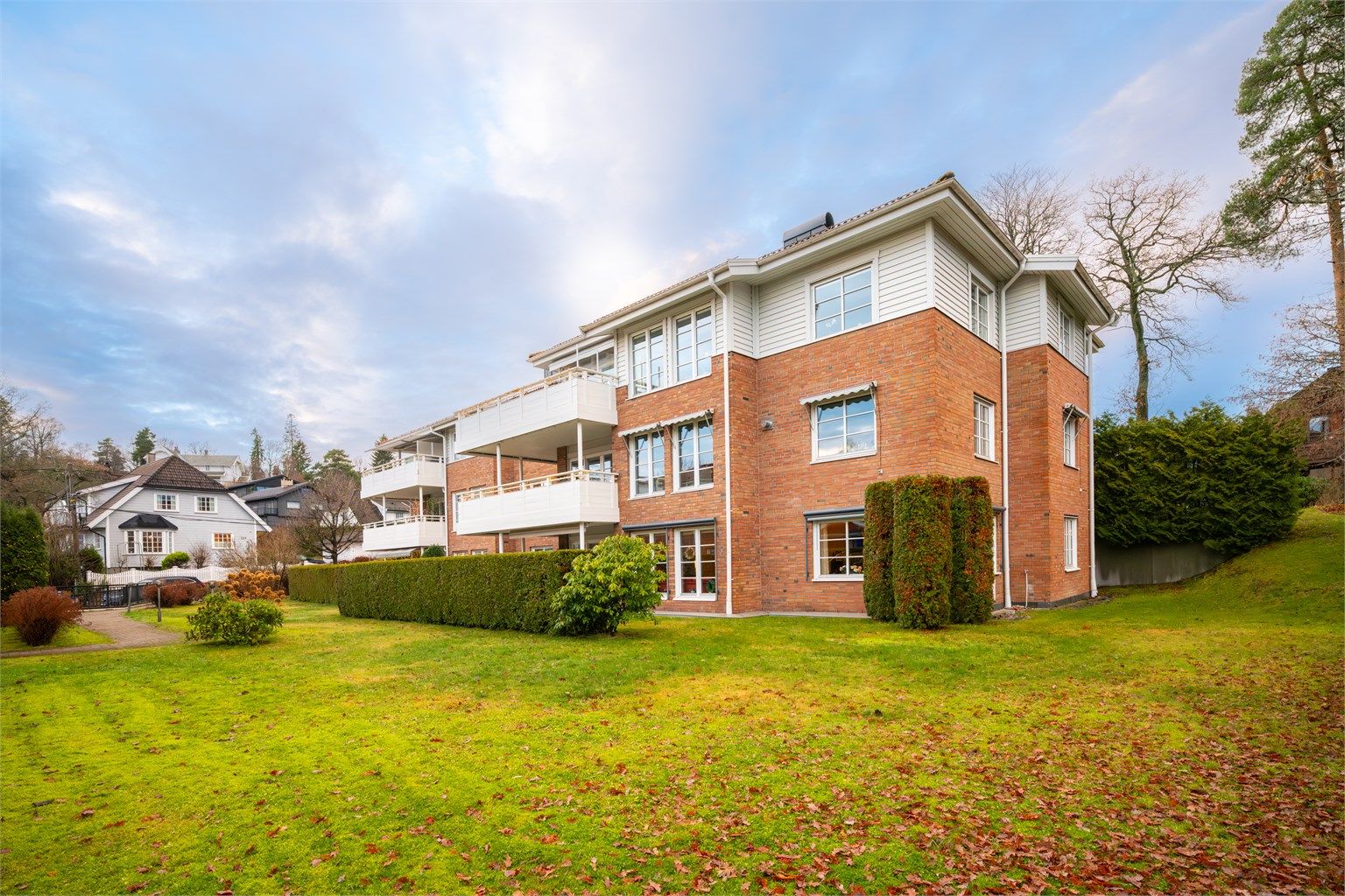 Velkommen til Ekelyveien 11B! - Presentert av Therese Ekeli Berg v/ Eiendomsmegler Krogsveen. Foto: Borowiak, Chris.