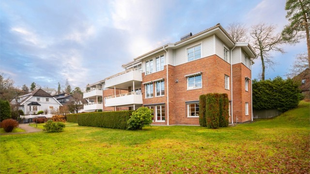 Velkommen til Ekelyveien 11B! - Presentert av Therese Ekeli Berg v/ Eiendomsmegler Krogsveen. Foto: Borowiak, Chris.