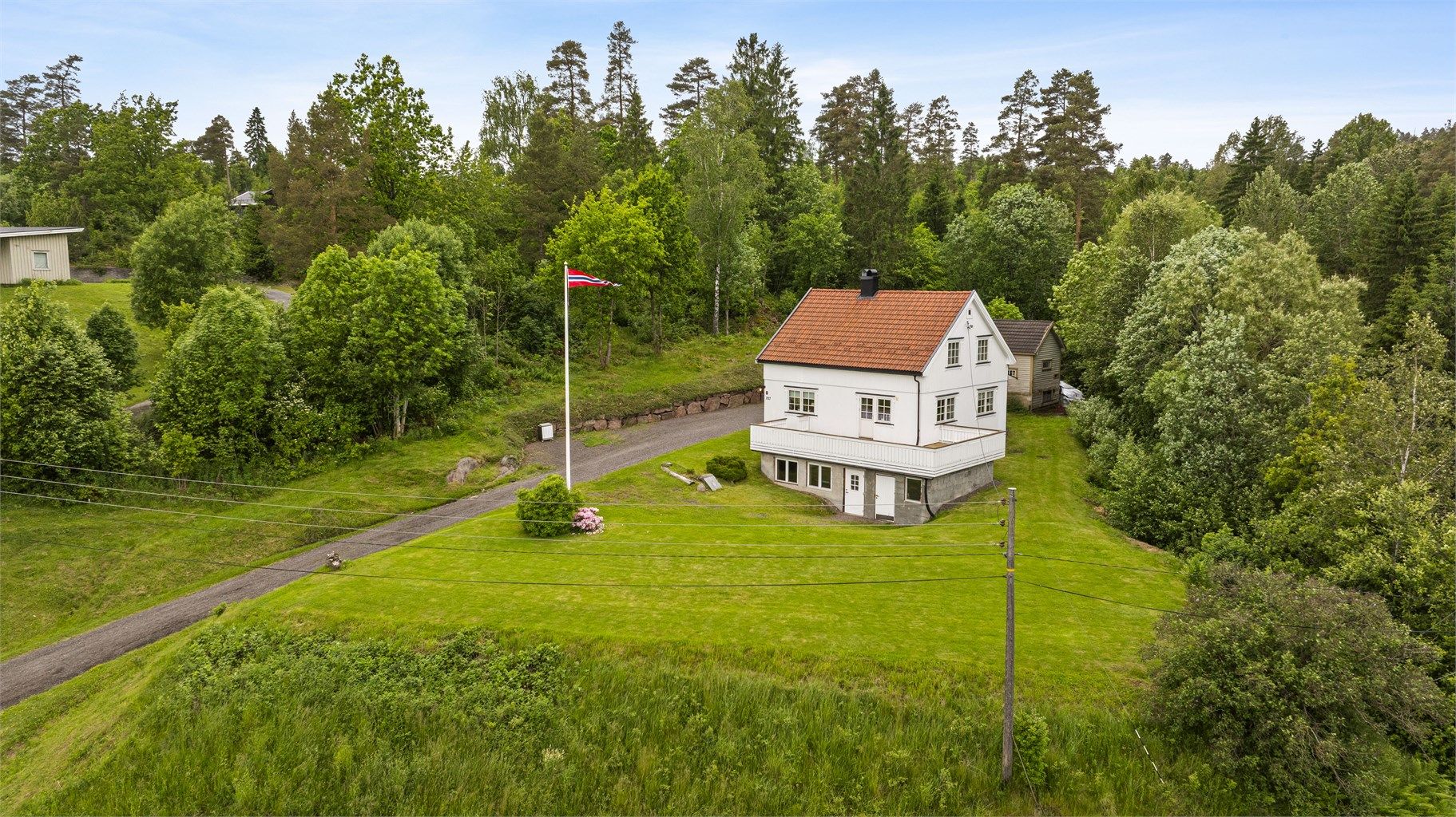 Her er det god plass både ute og inne for hele storfamilien