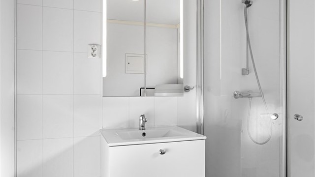 Badet er fra 2016/2017 og har en lyst samt pen utførelse - Leilighet 1.