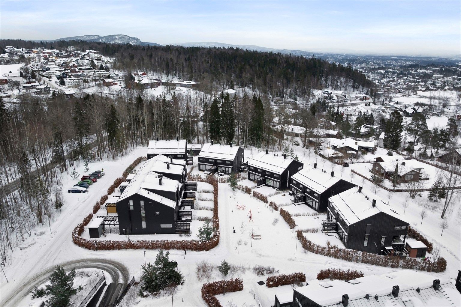 Like utenfor døra har du marka med flere idylliske turområder, samt flotte skiløyper på vinterstid