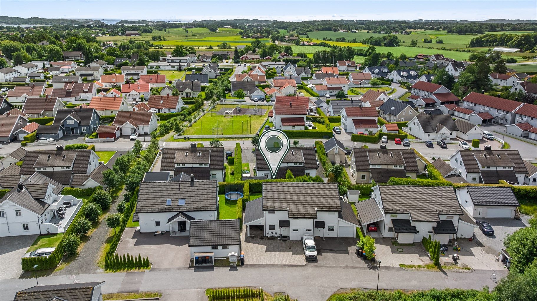 Flott enebolig beliggende i enden av en rolig blindgate – perfekt for barnefamilier.