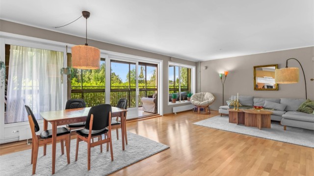 Matas Jakubonas v/Krogsveen presenterer Liaveien 21 - leilighet nær Kolbotn sentrum med romslig innglasset balkong