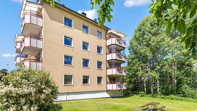 Nylænde Borettslag er et veldrevet lag tilknyttet OBOS, med opparbeidede grøntområder og lekeplasser.