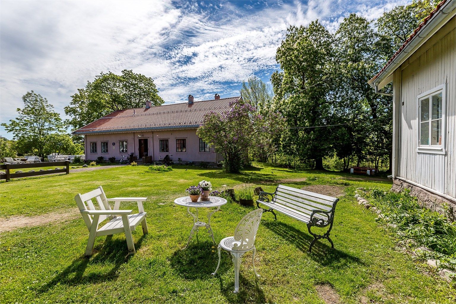 Årvoll Gård - I dag er Årvoll gård et kulturelt og sosialt treffsted for mange mennesker og aktivitetene organiseres i en fin miks av frivillige, private og bydelens tilbud