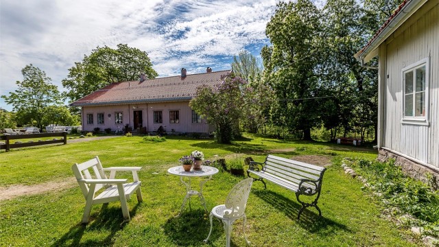 Årvoll Gård - I dag er Årvoll gård et kulturelt og sosialt treffsted for mange mennesker og aktivitetene organiseres i en fin miks av frivillige, private og bydelens tilbud