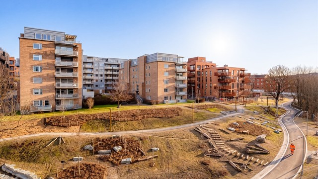 Området er i stadig utvikling med utbygging av boliger, servicefunksjoner, friarealer og infrastruktur.