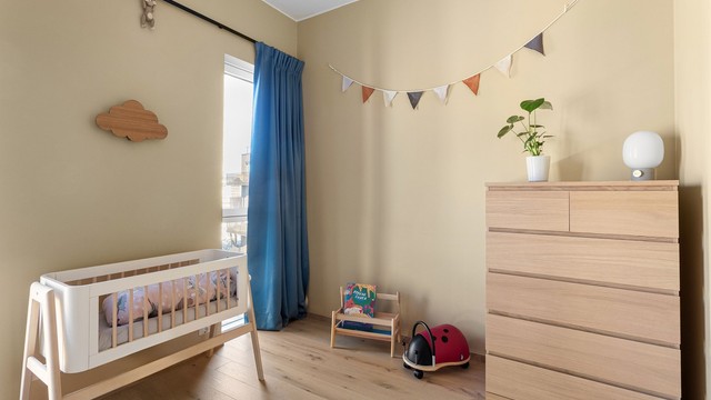 Soverom 2 er av god størrelse og passer perfekt som barnerom.