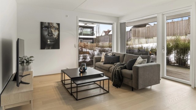 En moderne og stilig eierleilighet med en flott hjørnebeliggenhet i 1. etasje i bygget fra 2021