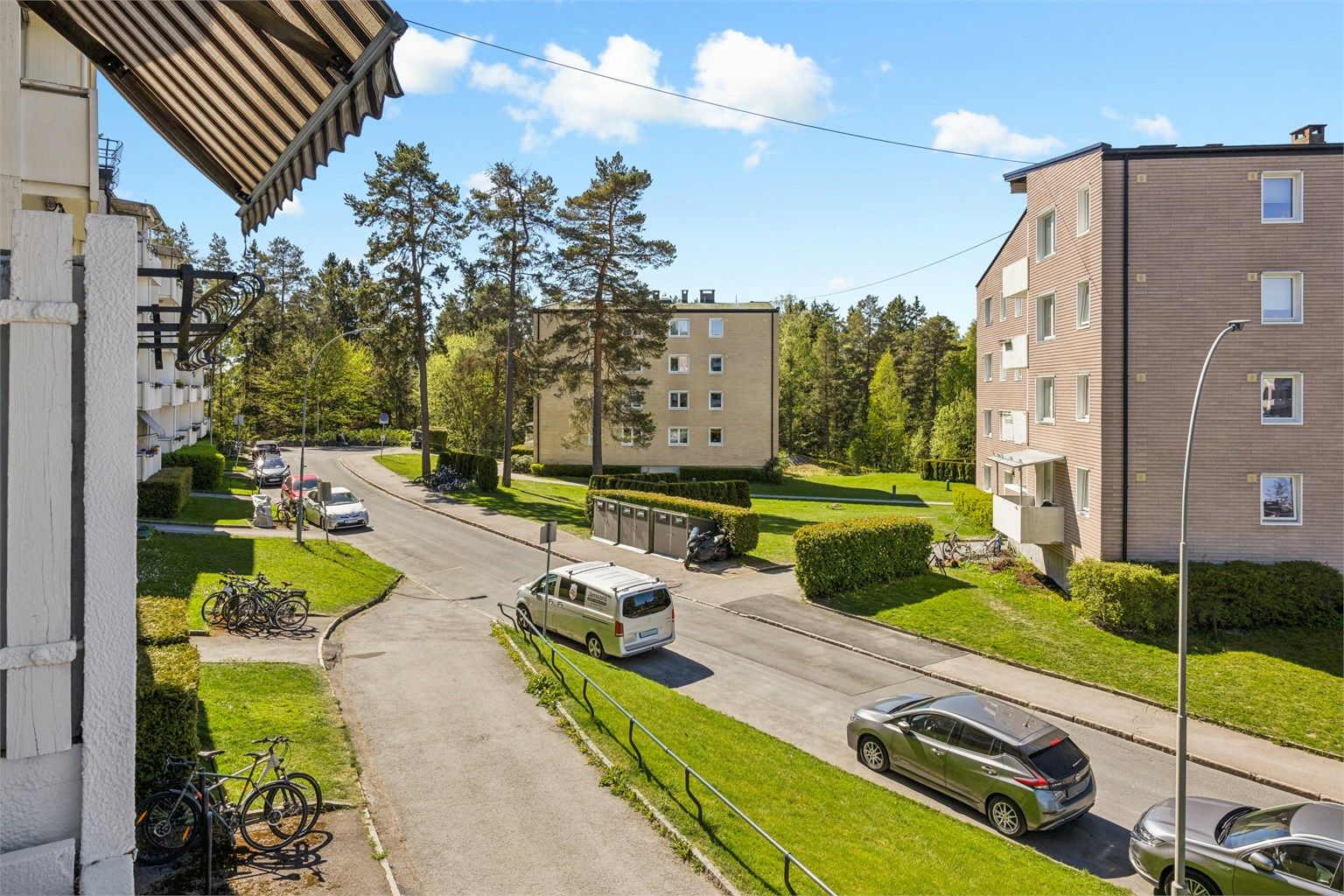Fra leiligheten er det kun 4 minutters gange til Bergkrystallen T-banestasjon.