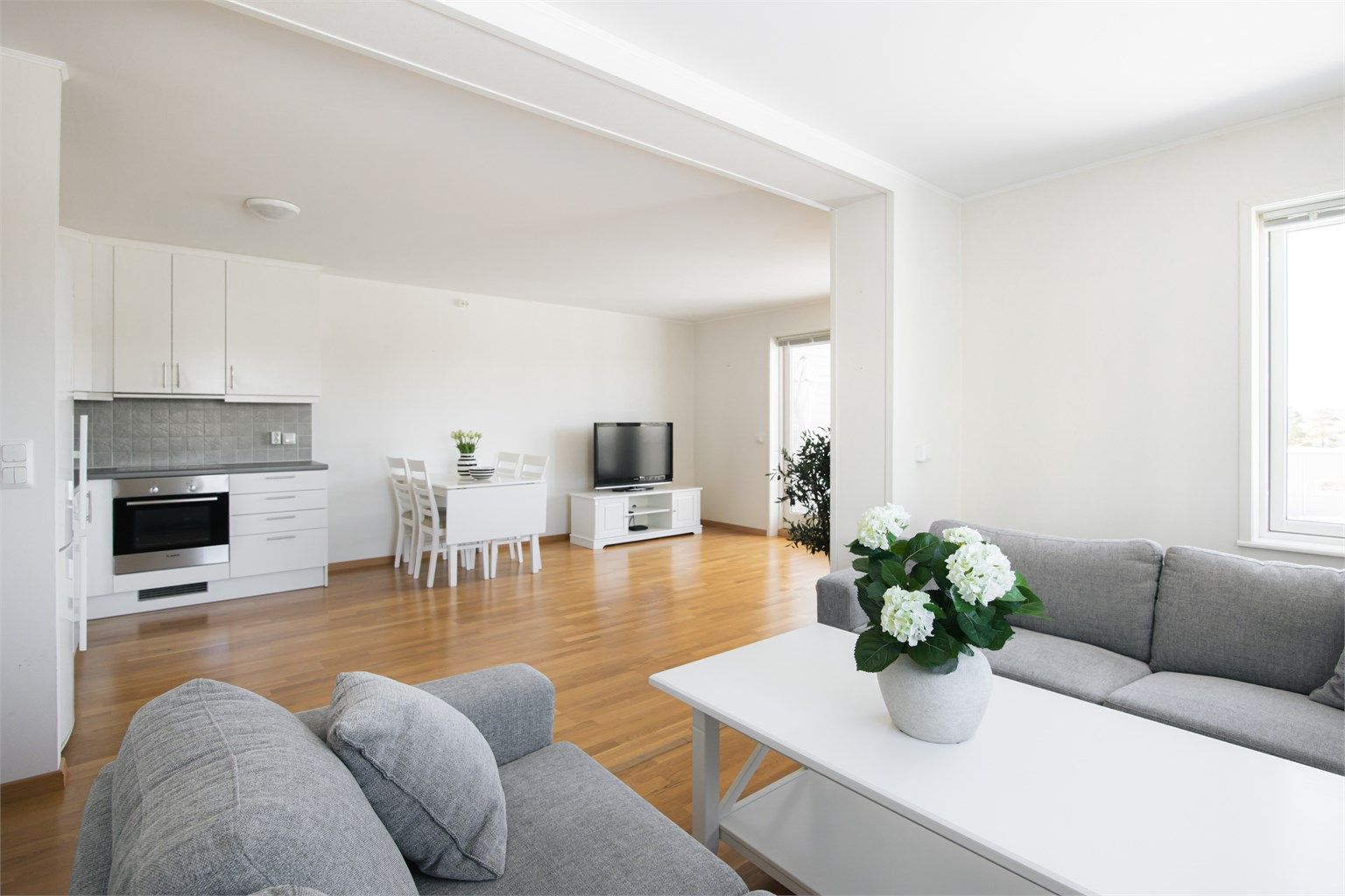 Velkommen til Bråtasvingen 58 E! Presentert v/ Therese Ekeli Berg, Krogsveen.