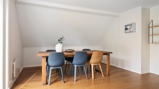 Stue - alternativt soverom i loftsetasjen med utgang til terrasse
