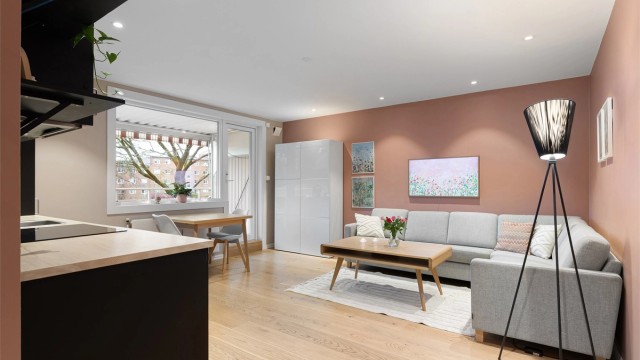 Velkommen til Disenveien 37, en lys og moderne 3-roms i populære Disen borettslag!