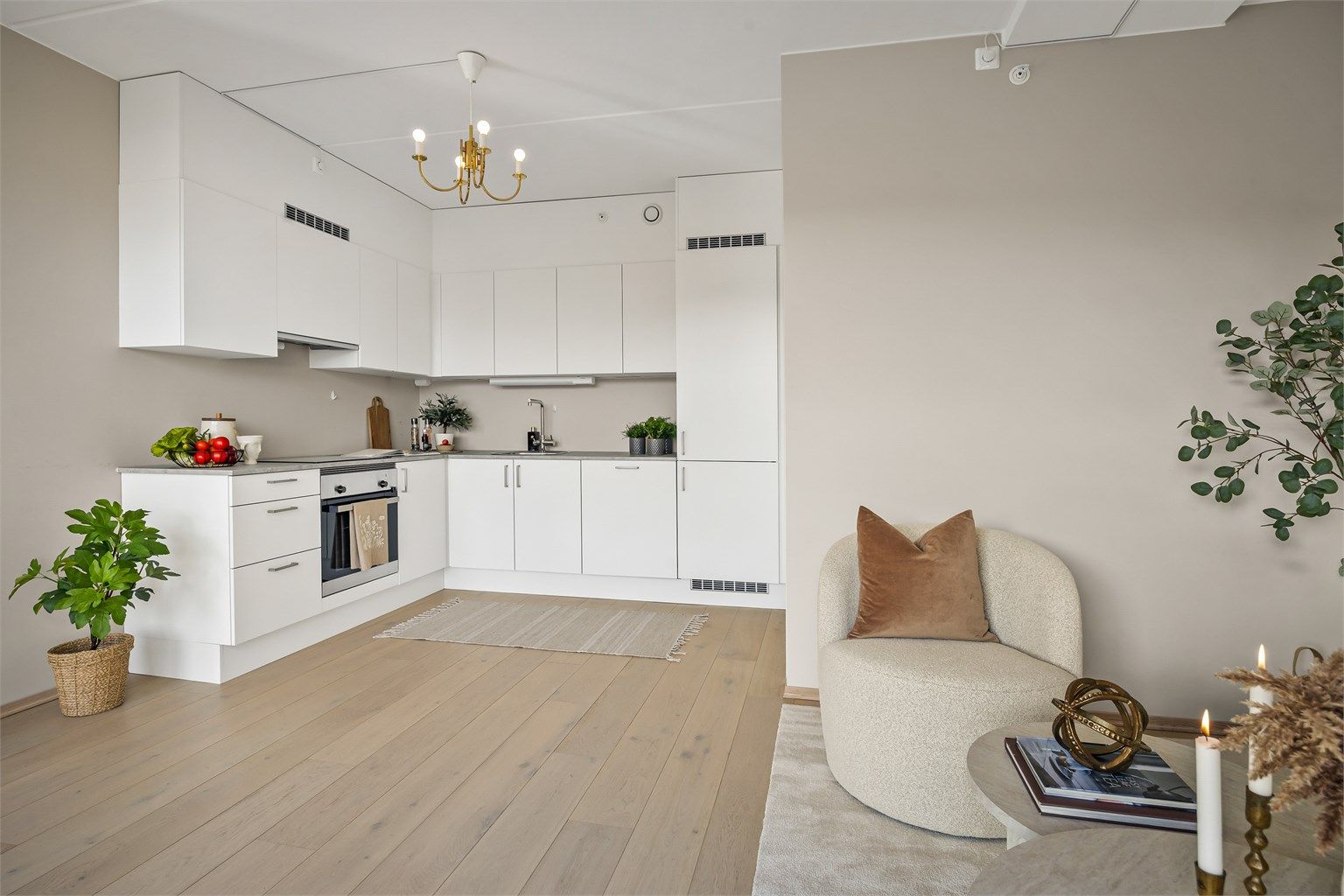 Innbydende og moderne 3-roms leilighet fra 2023 beliggende i 4. etasje. Foto: Stine Prøitz Jørgensen