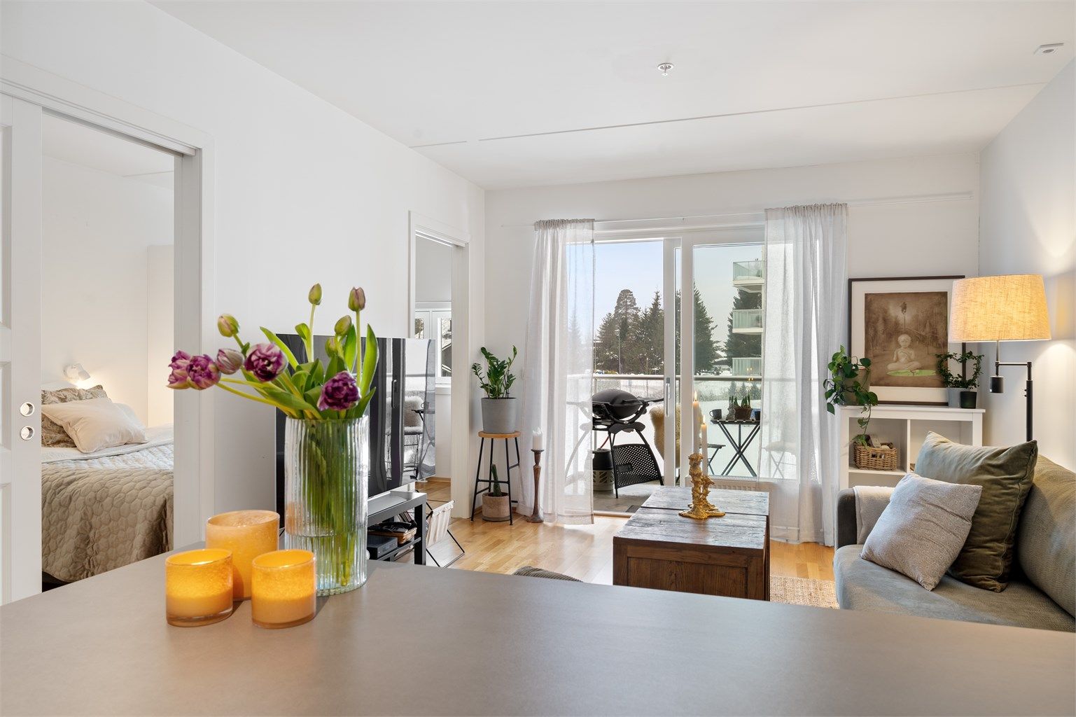 Praktisk planløsning med åpen kjøkken og stue løsning