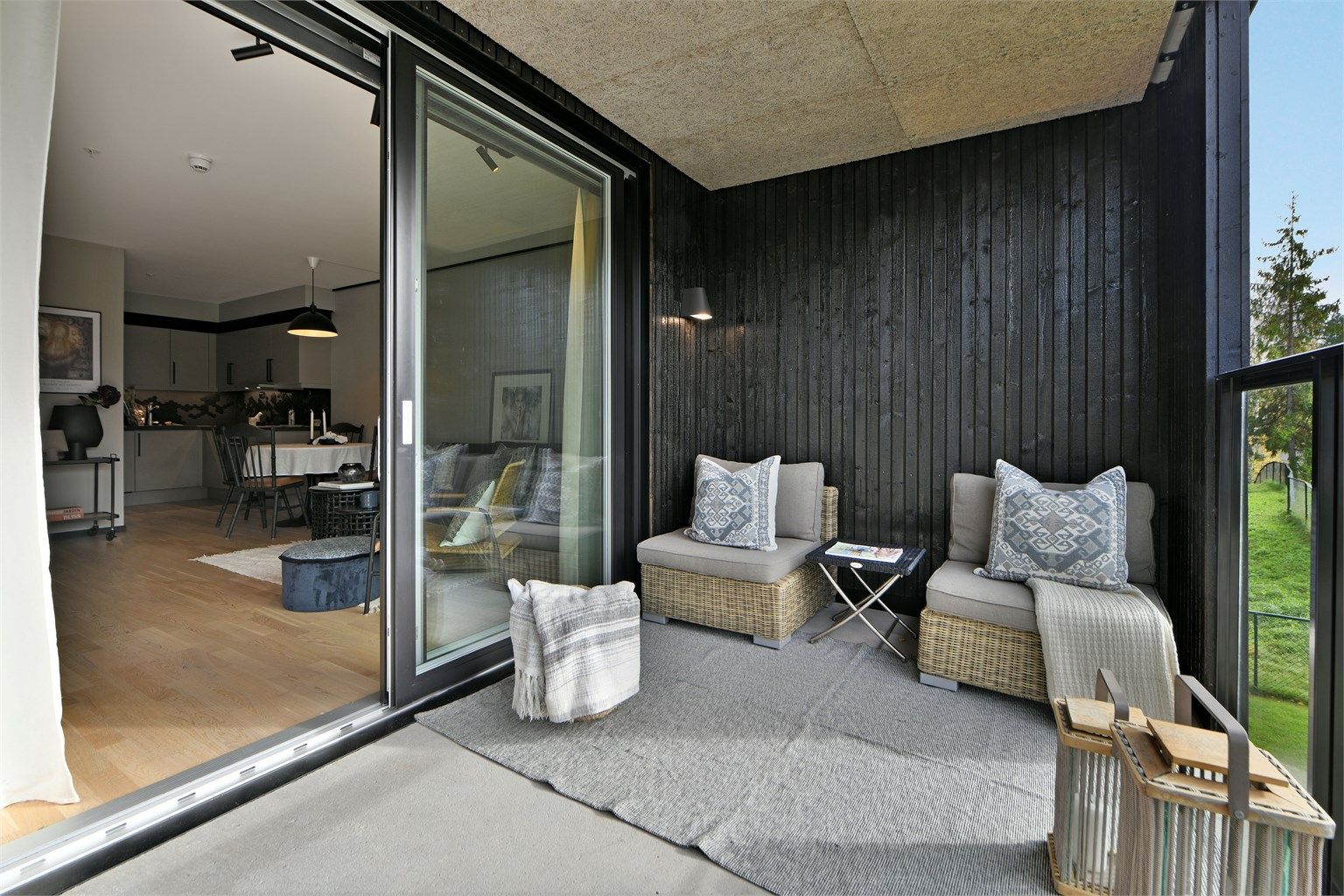 Velkommen til Trelastveien 4- pen 2-roms leilighet med stor sydvestvendt balkong og 3 felles takterrasser!