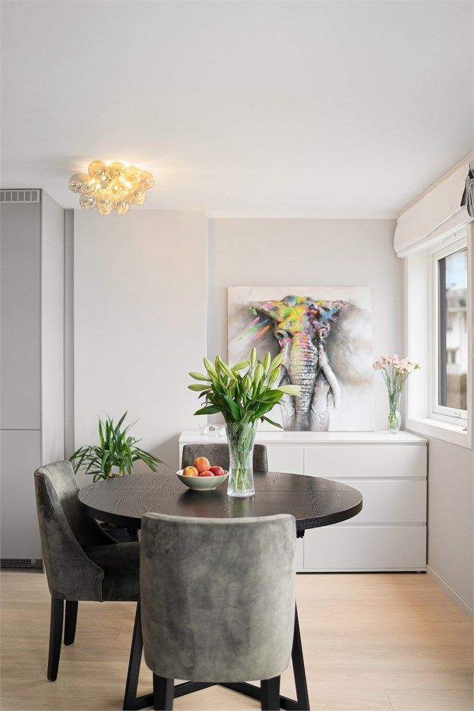 Detaljene bidrar til den moderne og innbydende følelsen.