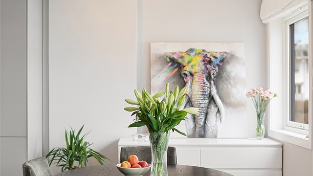 Detaljene bidrar til den moderne og innbydende følelsen.