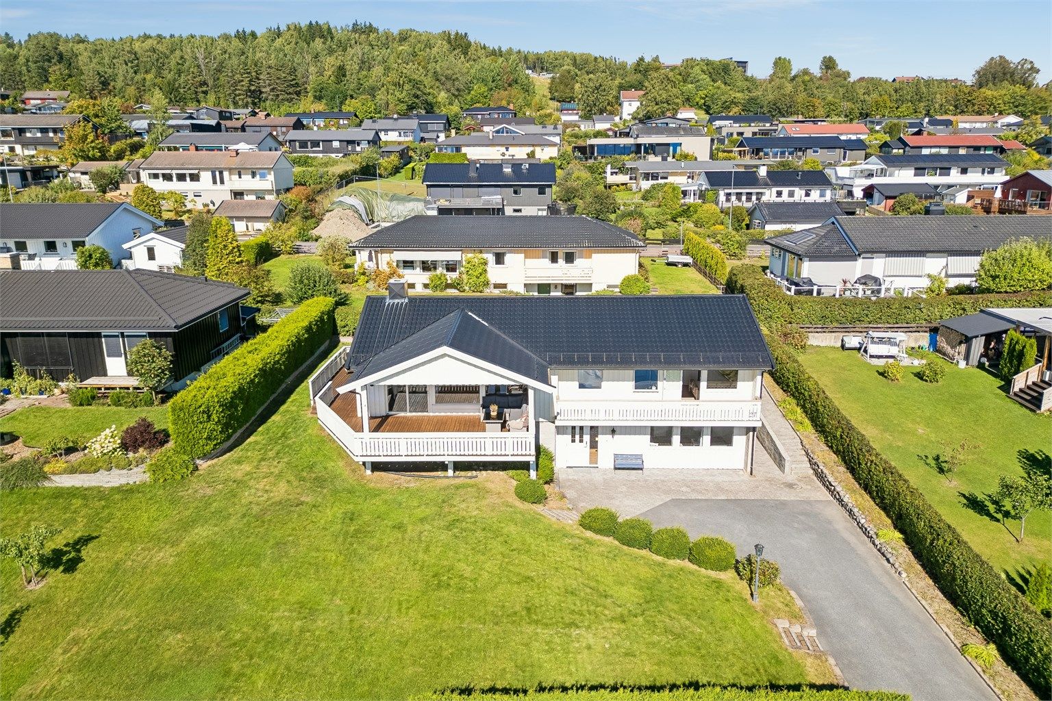 Velkommen til Karlsvognen 27 - Flott familiebolig over to plan i et veletablert boligområde. 