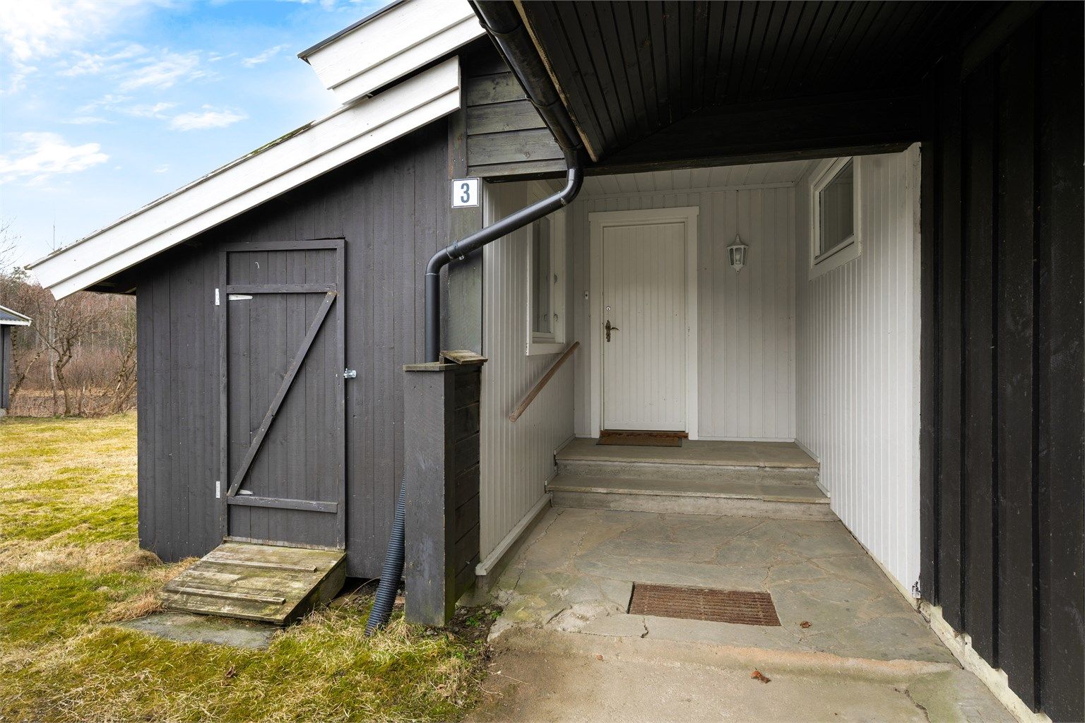 Ved inngangspartiet er det også en praktisk utvendig bod på 5 m².