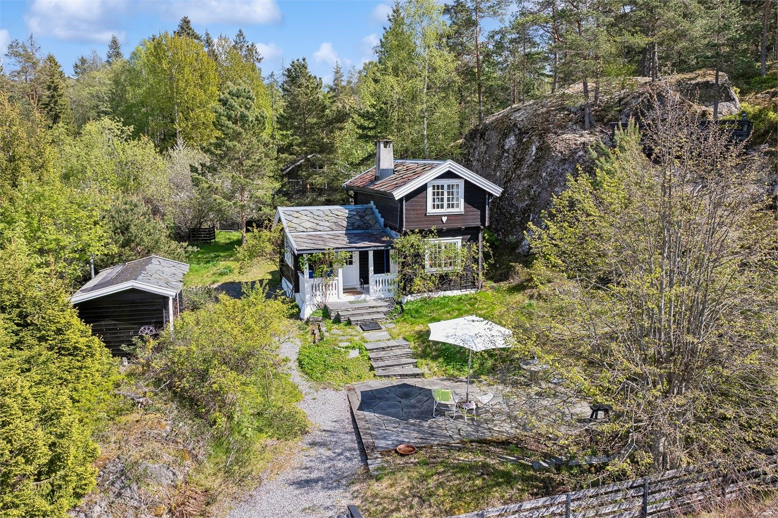 Sjarmerende fritidseiendom beliggende i et landlig og idyllisk område på Fjellstrand.