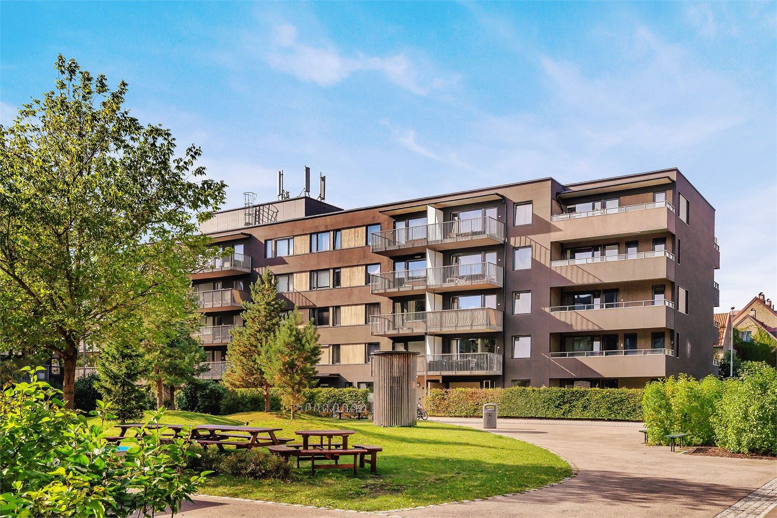 Svært attraktiv og frodig beliggenhet i ettertraktede Marienfryd sameie!