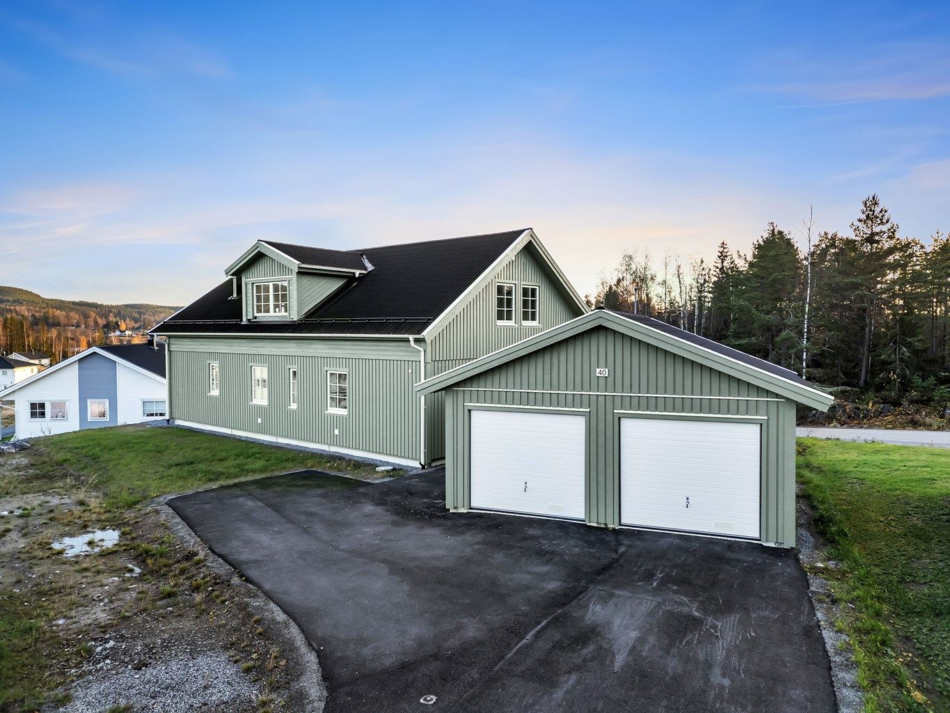 Eiendomsmegler Krogsveen v/Tony Kristiansen har gleden av å presentere Fyrhusvegen 40!