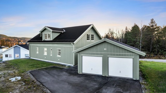 Eiendomsmegler Krogsveen v/Tony Kristiansen har gleden av å presentere Fyrhusvegen 40!