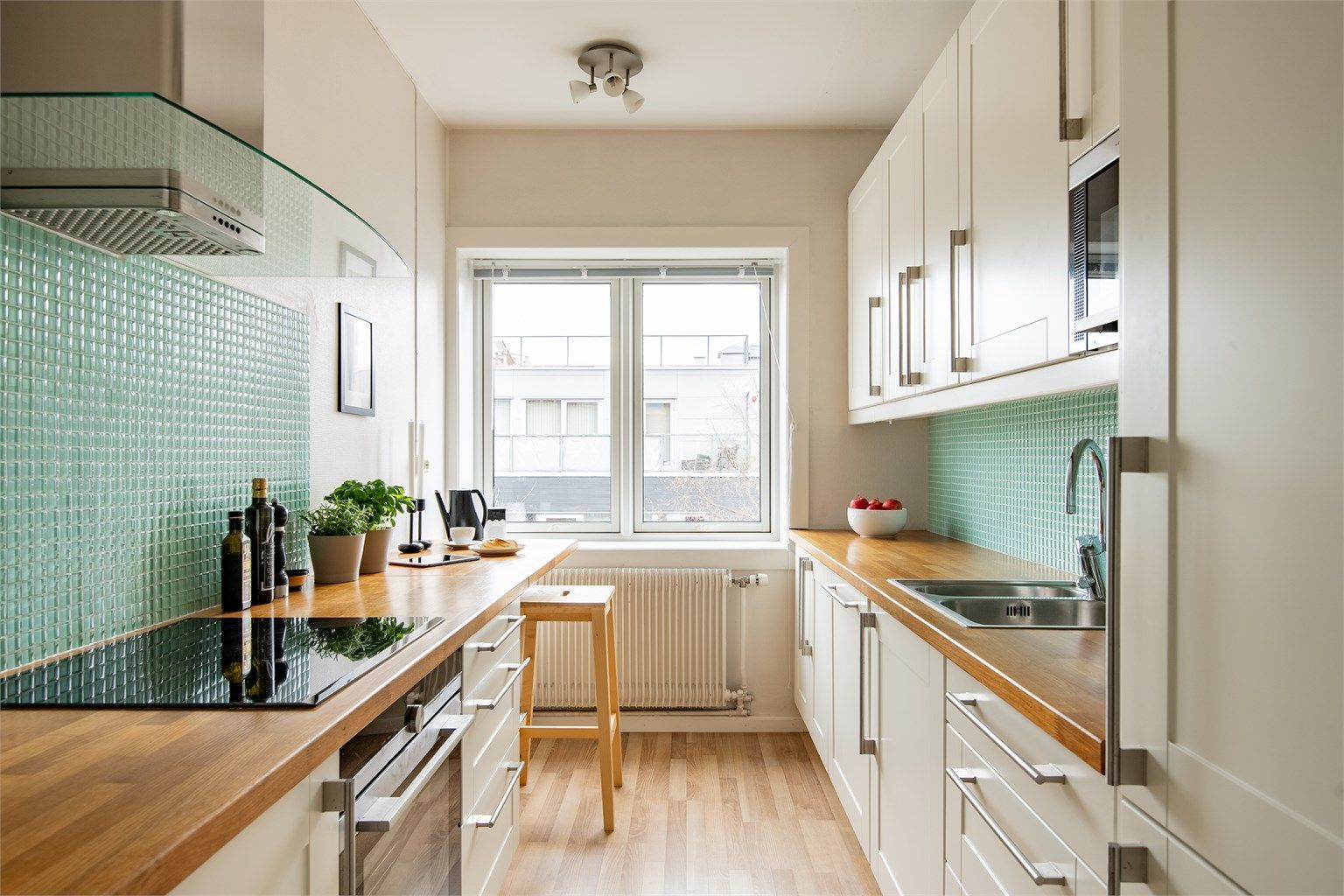 Velkommen til Sandefjordgata 3C! Presentert av Kamilla Kaptan v/ Krogsveen. Foto: Lars Gartå. 