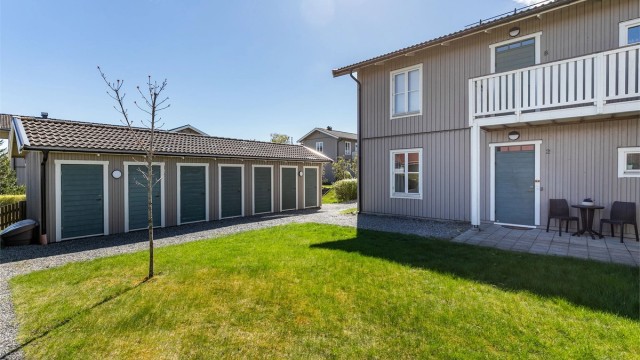 Leilighetens utvendige bod inngår i rekken få skritt unna inngangsdøren.