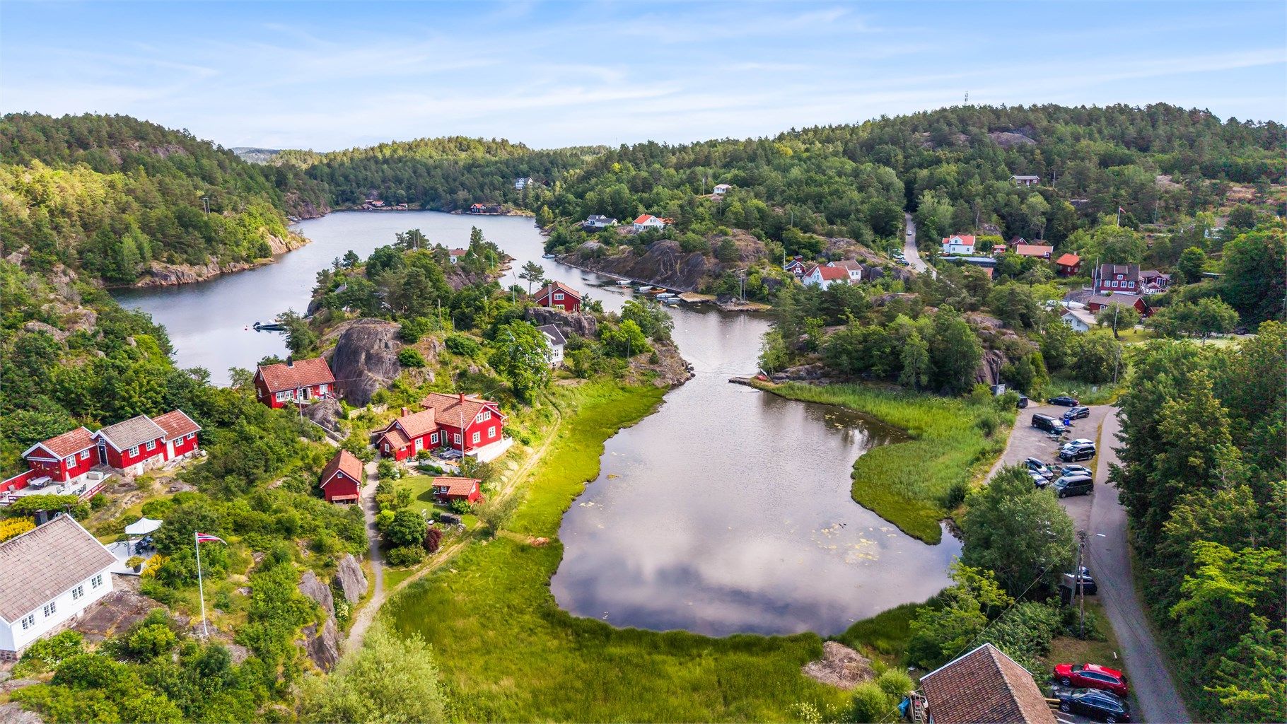Eiendommen ligger i et etablert og populært område på Borøy.