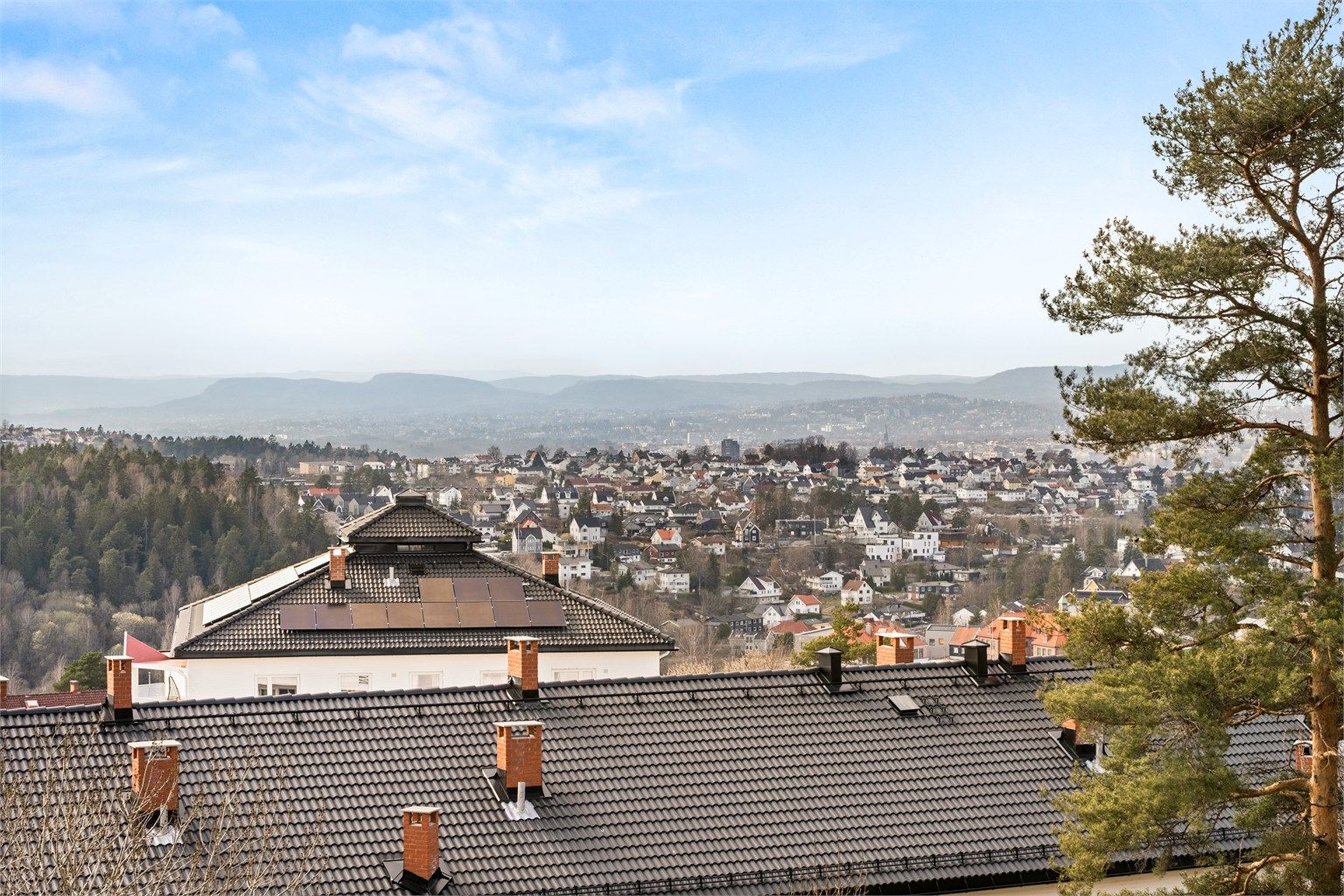 Utsikt fra fjerde etasje mot vest.