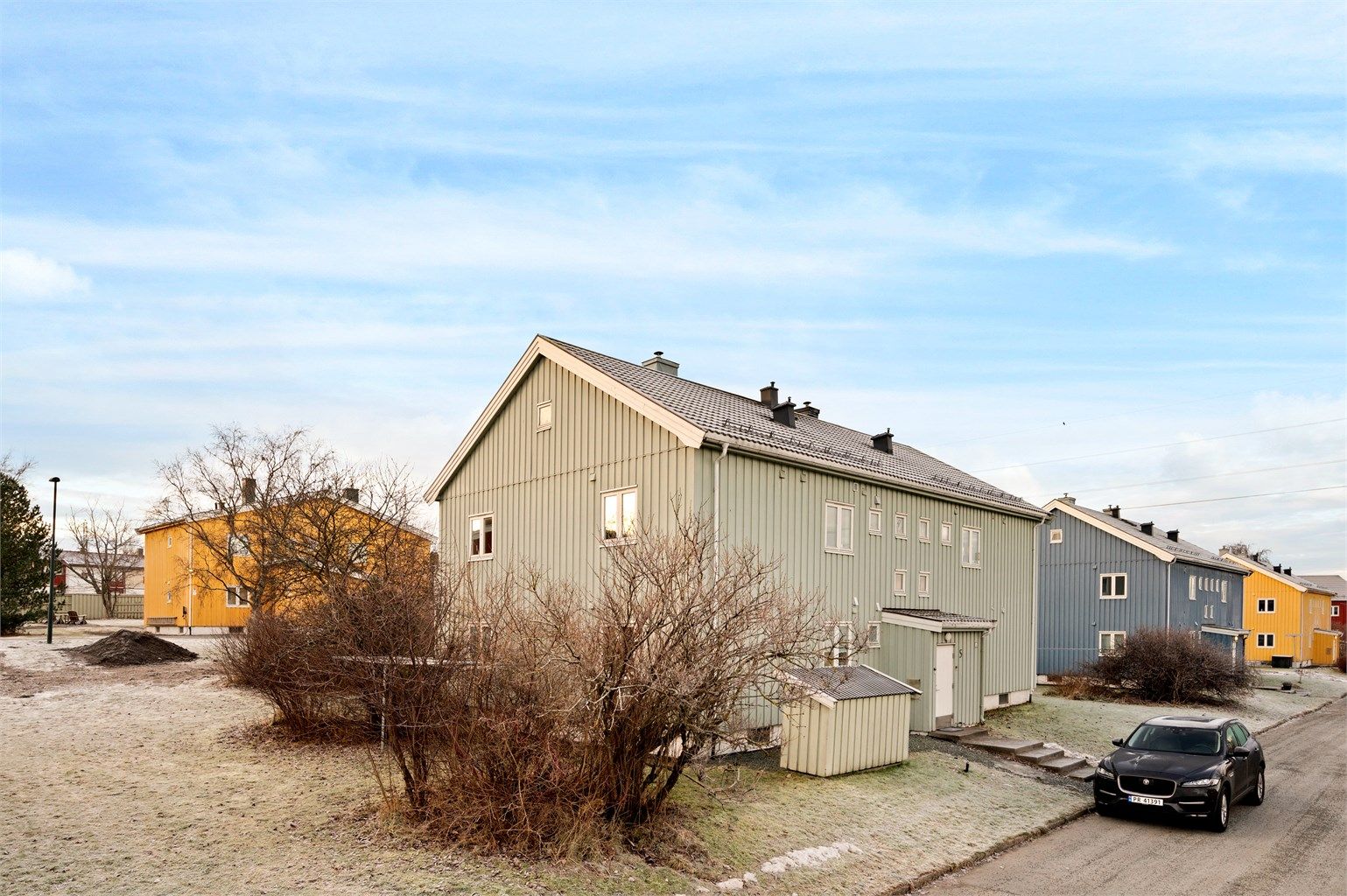 Her er det både nærhet til sjøen langs Lade og Ranheimsfjæra, samt skogsturer i Strindamarka. Ladestien er antageligvis den mest populære turstien på denne siden av byen, og går langs Trondheimsfjorden. 