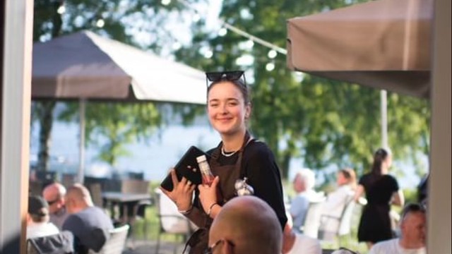En deilig middag eller bare noe forfriskende i glasset på Bjørkøya Mat og Vinhus