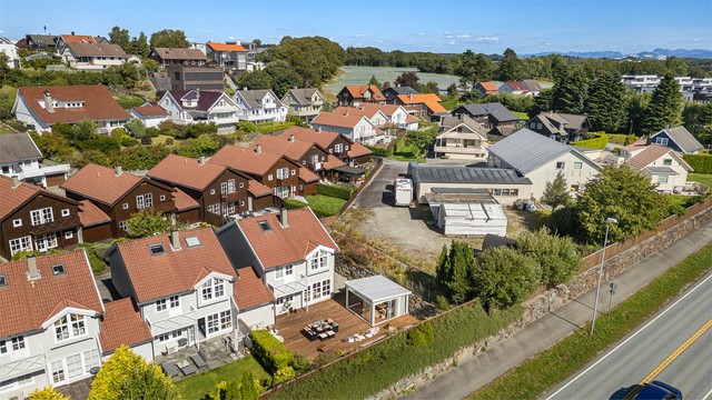 Eneboligen sentralt på Revheim, kun en kort gange fra Madla Amfi, Store Stokkavann, Stavanger golfklubb m.m.
