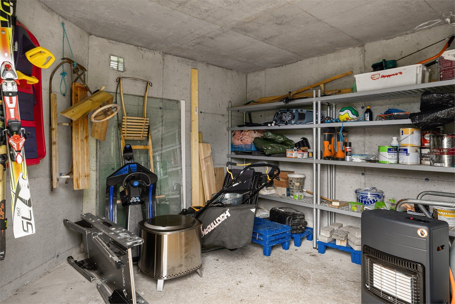 Under grillhytta har man ekstra bodplass